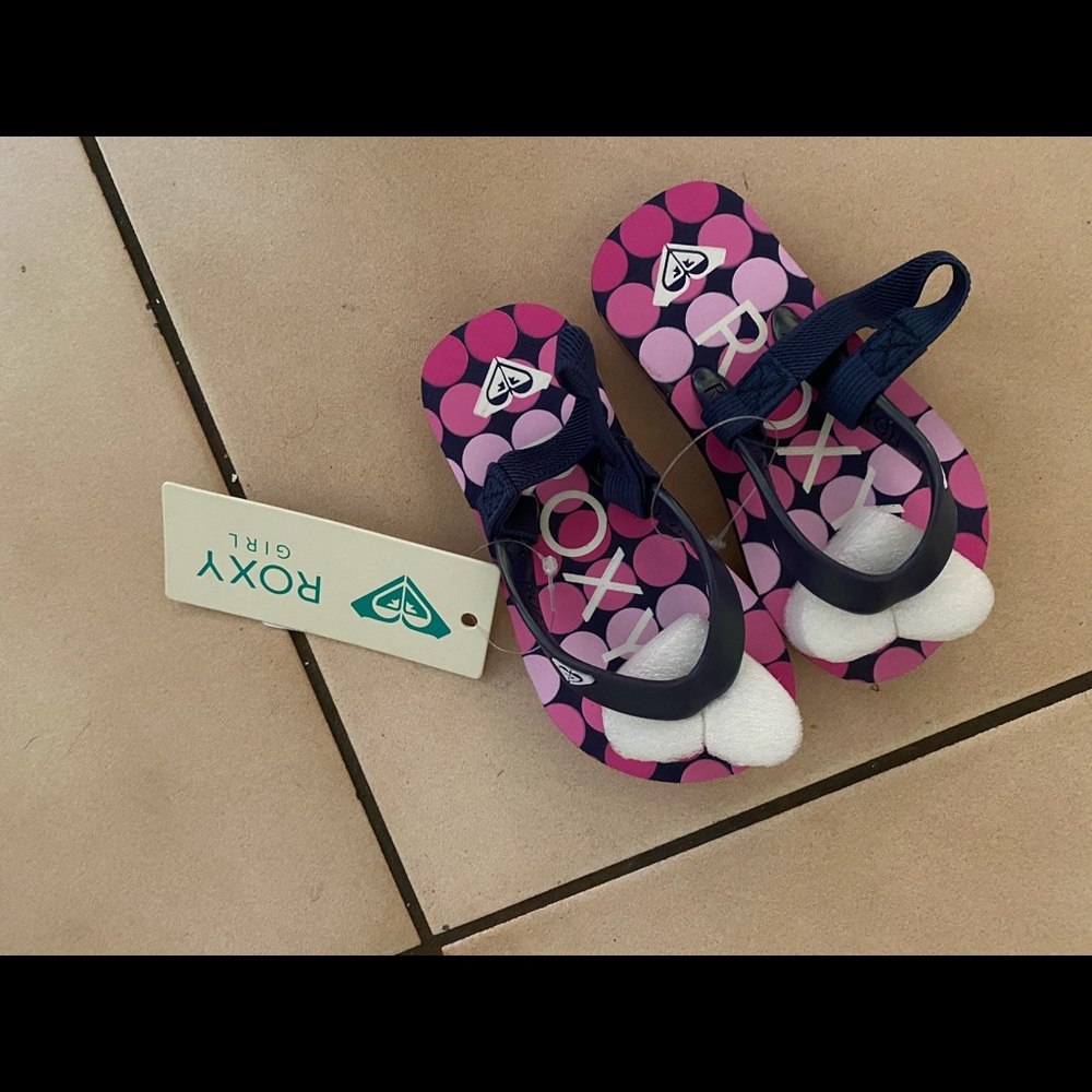New Roxy sandals for infants